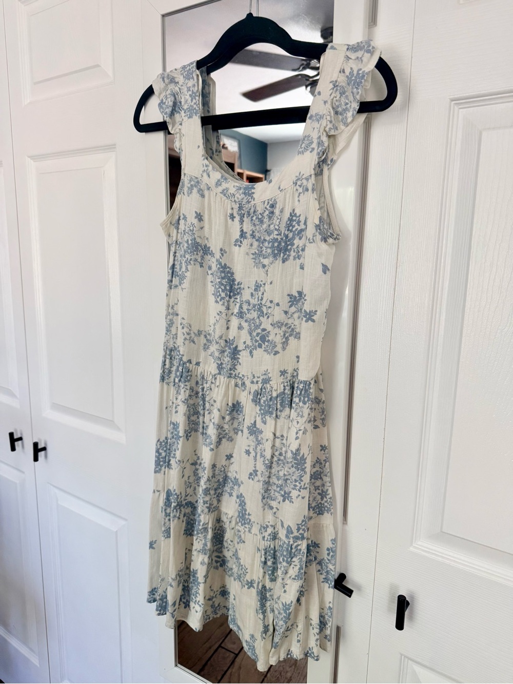 White and Blue floral coastal summer mini dress | size small